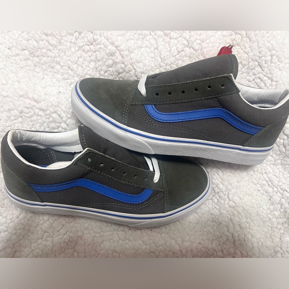 New Vans Dodger Gray And Blue. Size 6 Men's or women's size 7.5